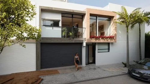 Una casa contemporánea y sostenible con líneas limpias y conexión con la naturaleza. Amplias ventanas, materiales de calidad. Tiene como caracterísitca principal que el marco que contiene la jardinera