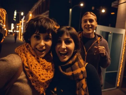 friends in the street,three people are taking a selfie at night in the street,photo session at night,background bokeh,defocus,monopod,bokeh effect,viewfinders,loiterers,lensbaby,autofocus,sidestreets,