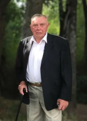 an older gentleman standing in the middle of the woods holding his cane,pieczenik,gorbachev,vrdolyak,ermey,peltata,attenborough,erbakan,lenderman,shevardnadze,catsimatidis,sharansky,dhirschman,riefkoh